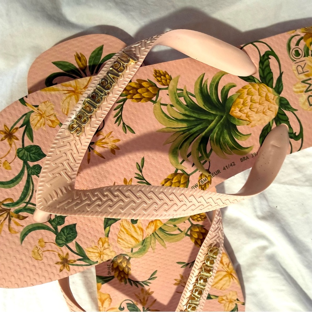 Havaianas Farm Rio NWOT Pink Pineapple Tropical Flip Flops Sandals Sz 9/10W 8M - Picture 7 of 11